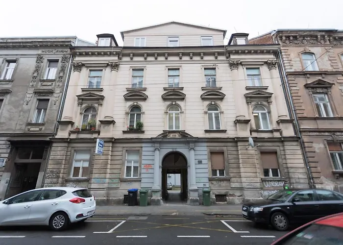Luxury City Center Apartments Close To National Theater